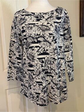 Jones New York Navy Blue and White Floral Top Long Sleeve NWT SIZE LARGE